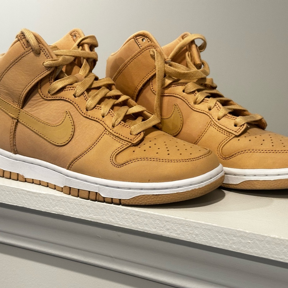 Nike Women’s Tan High-Top Sneakers Size 8
